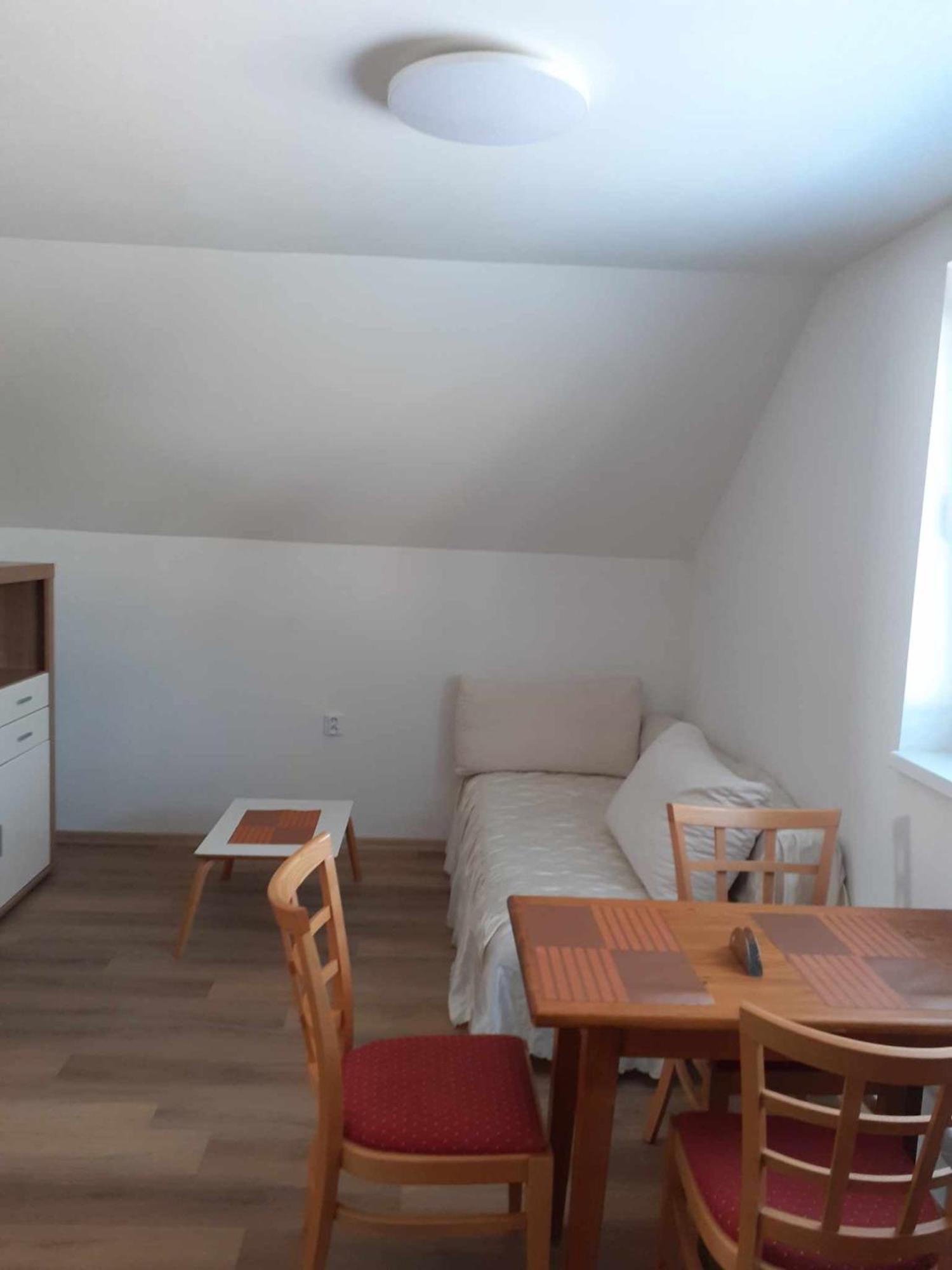 Apartmanovy Dum Terka Зазрива Экстерьер фото